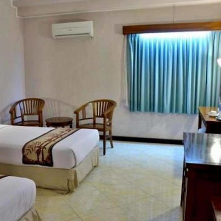 Bahari Inn Tegal Экстерьер фото