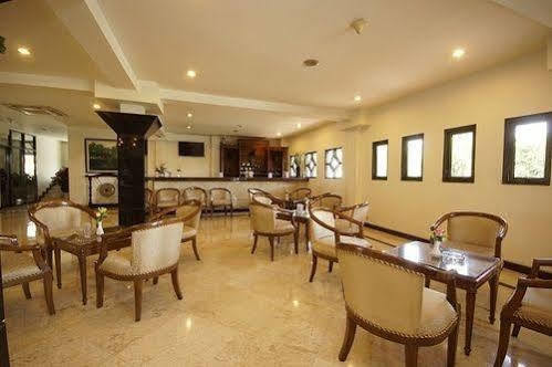 Bahari Inn Tegal Экстерьер фото